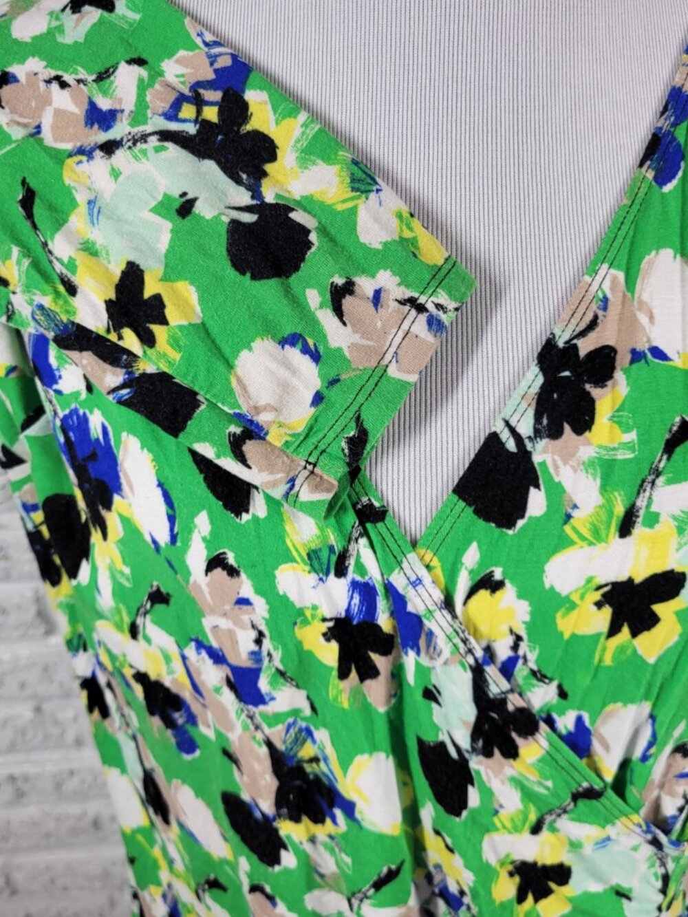 Dana Buchman Womens Top XL Green Yellow Watercolor V-Neck 3/4 Sleeve WAT98E - Picture 5 of 10